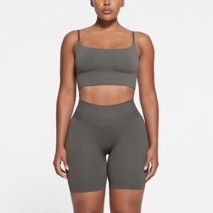 SKIMS NWT Fits Everybody Cropped Cami Top Bralette XXS Gunmetal Gray Straps
